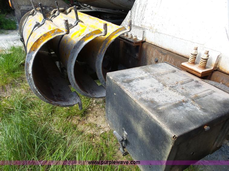 image for item L2023 1995 Ford LT9000 mixer truck