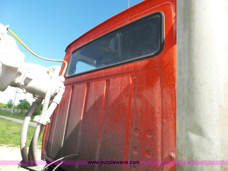 image for item L2023 1995 Ford LT9000 mixer truck