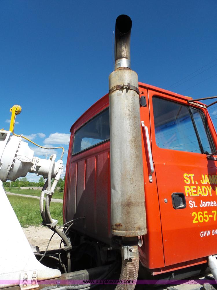 image for item L2023 1995 Ford LT9000 mixer truck