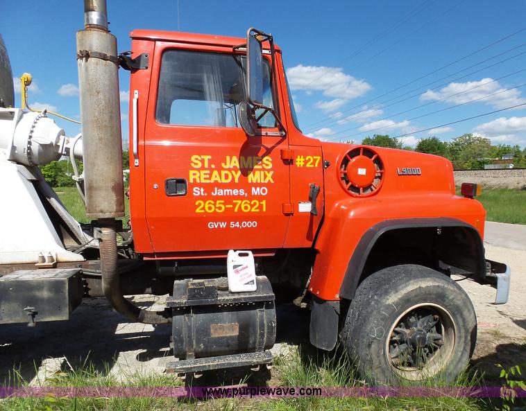 image for item L2023 1995 Ford LT9000 mixer truck