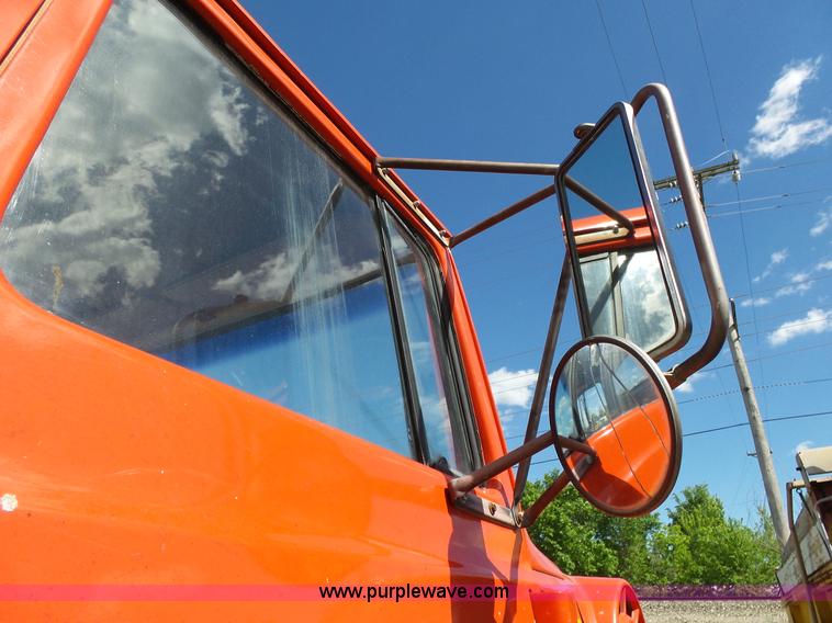 image for item L2023 1995 Ford LT9000 mixer truck