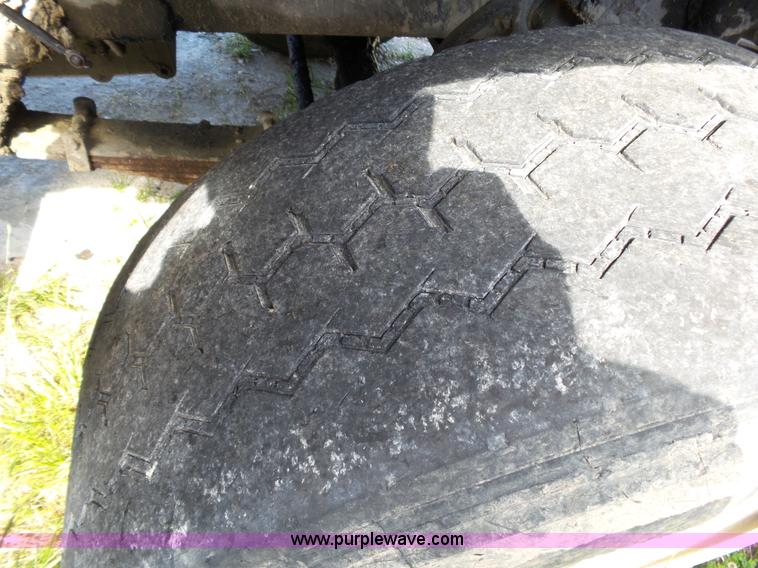 image for item L2023 1995 Ford LT9000 mixer truck