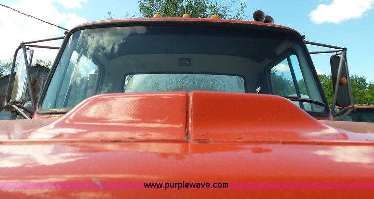 image for item L2023 1995 Ford LT9000 mixer truck