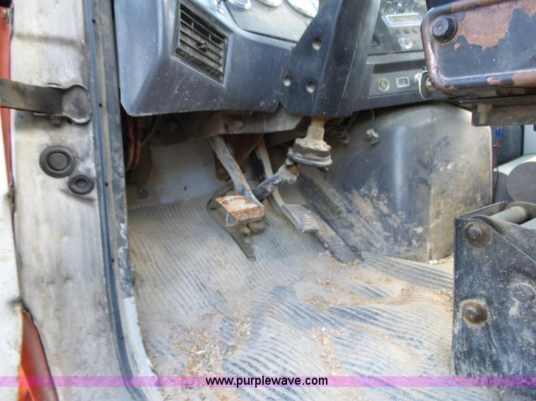 image for item L2023 1995 Ford LT9000 mixer truck
