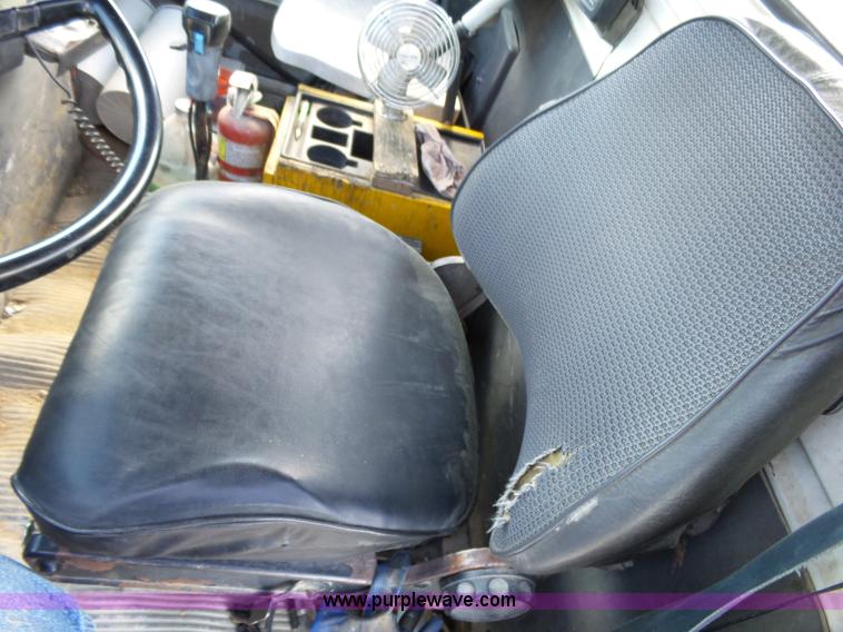 image for item L2023 1995 Ford LT9000 mixer truck