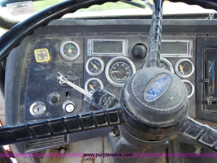 image for item L2023 1995 Ford LT9000 mixer truck