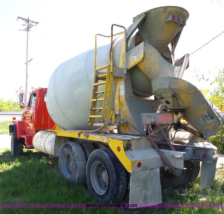 image for item L2024 1994 Ford LT8000 mixer truck