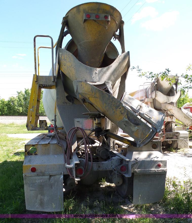 image for item L2024 1994 Ford LT8000 mixer truck