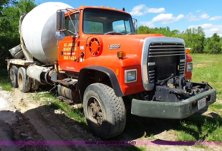 image for item L2024 1994 Ford LT8000 mixer truck