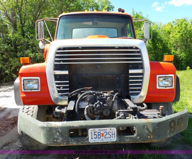 image for item L2024 1994 Ford LT8000 mixer truck