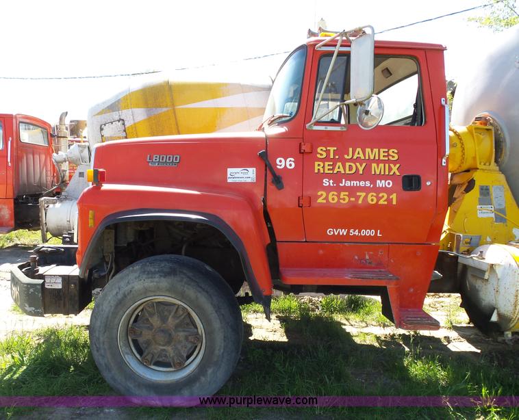 image for item L2024 1994 Ford LT8000 mixer truck