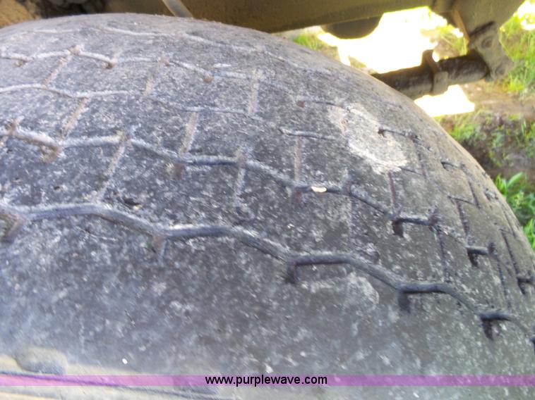 image for item L2024 1994 Ford LT8000 mixer truck