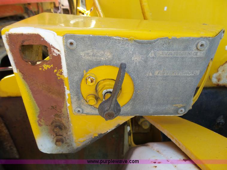 image for item L2024 1994 Ford LT8000 mixer truck