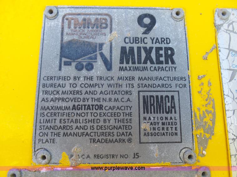 image for item L2024 1994 Ford LT8000 mixer truck