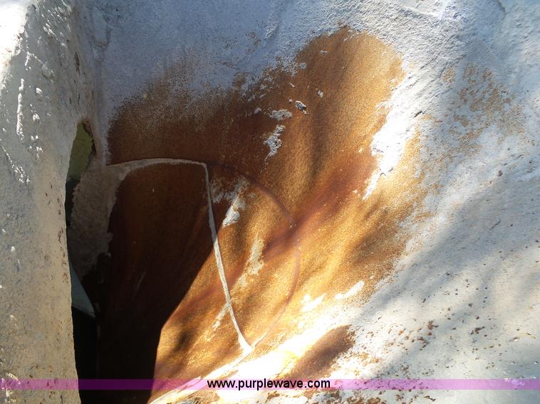 image for item L2024 1994 Ford LT8000 mixer truck