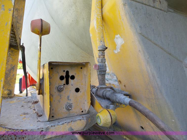 image for item L2024 1994 Ford LT8000 mixer truck