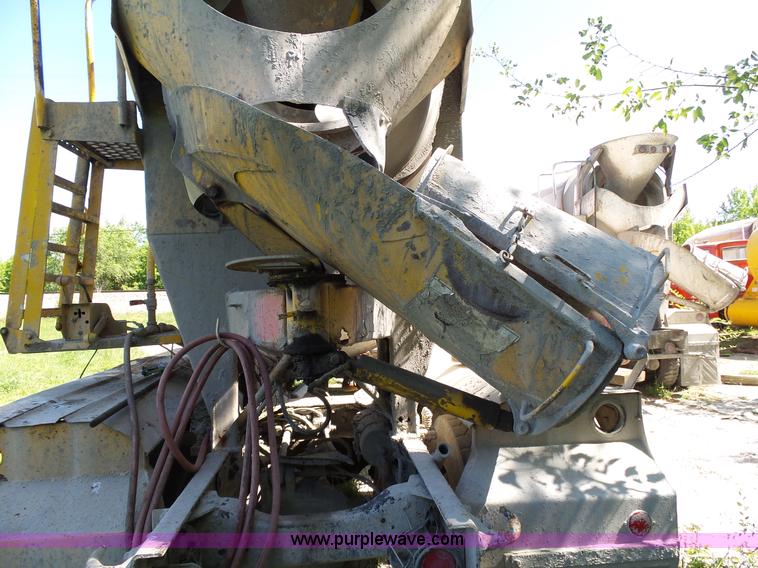image for item L2024 1994 Ford LT8000 mixer truck