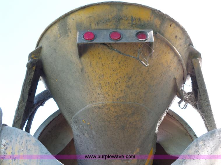 image for item L2024 1994 Ford LT8000 mixer truck