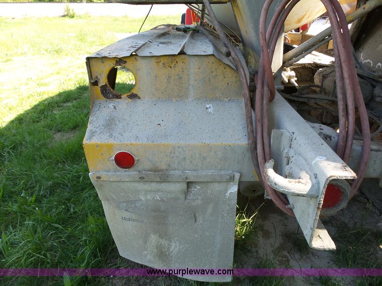image for item L2024 1994 Ford LT8000 mixer truck