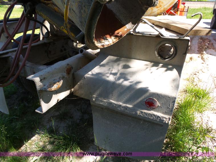 image for item L2024 1994 Ford LT8000 mixer truck