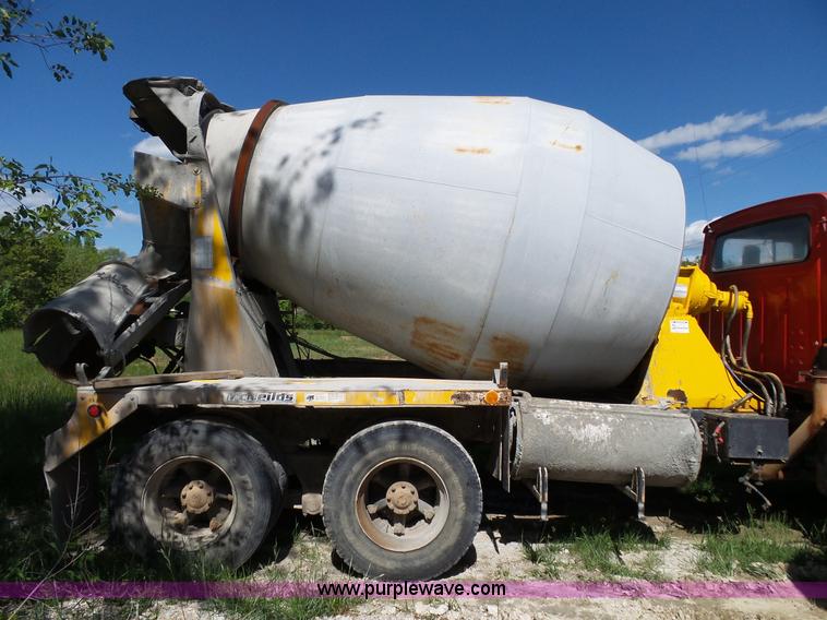 image for item L2024 1994 Ford LT8000 mixer truck