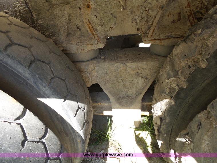 image for item L2024 1994 Ford LT8000 mixer truck