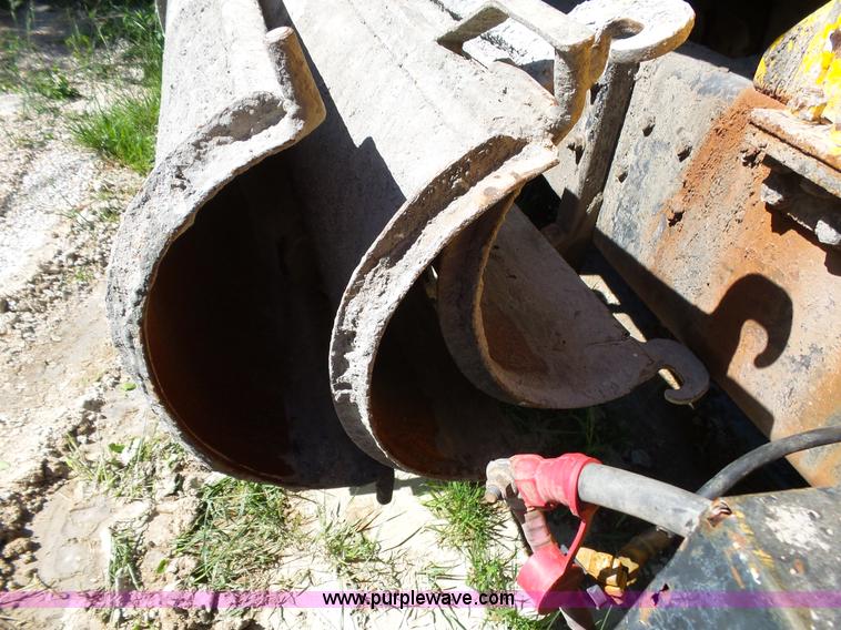 image for item L2024 1994 Ford LT8000 mixer truck