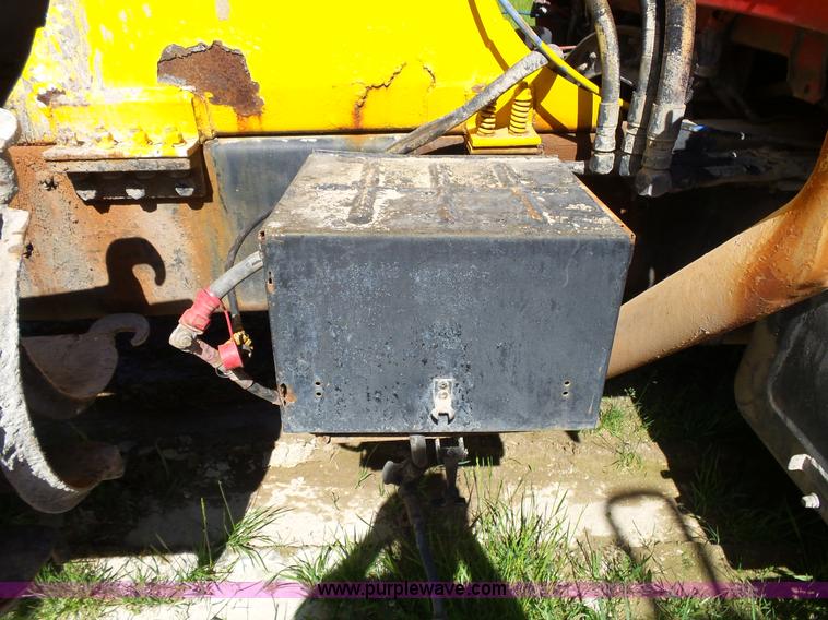 image for item L2024 1994 Ford LT8000 mixer truck