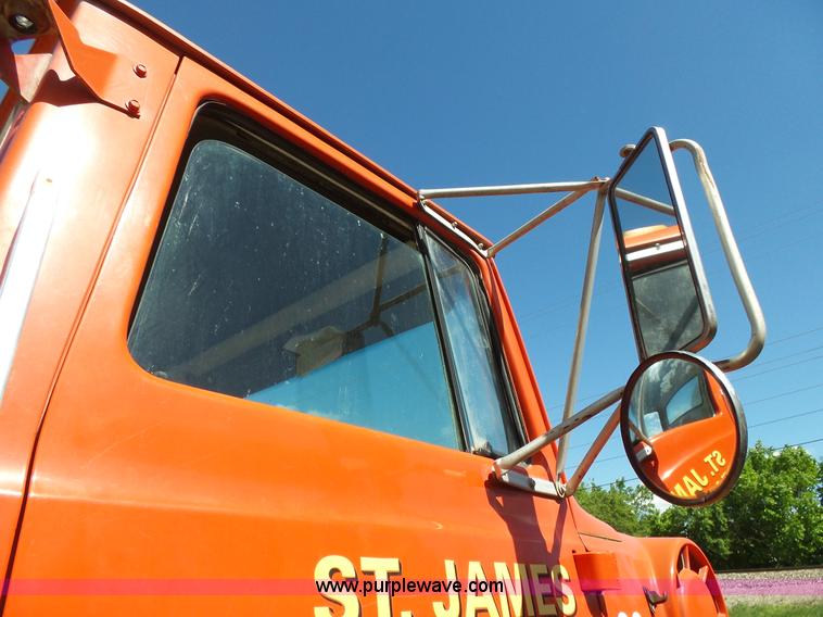 image for item L2024 1994 Ford LT8000 mixer truck