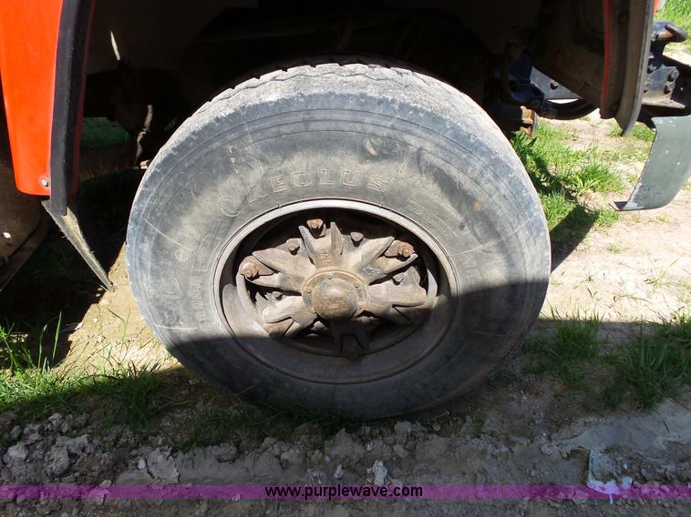 image for item L2024 1994 Ford LT8000 mixer truck