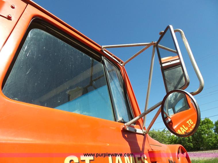 image for item L2024 1994 Ford LT8000 mixer truck