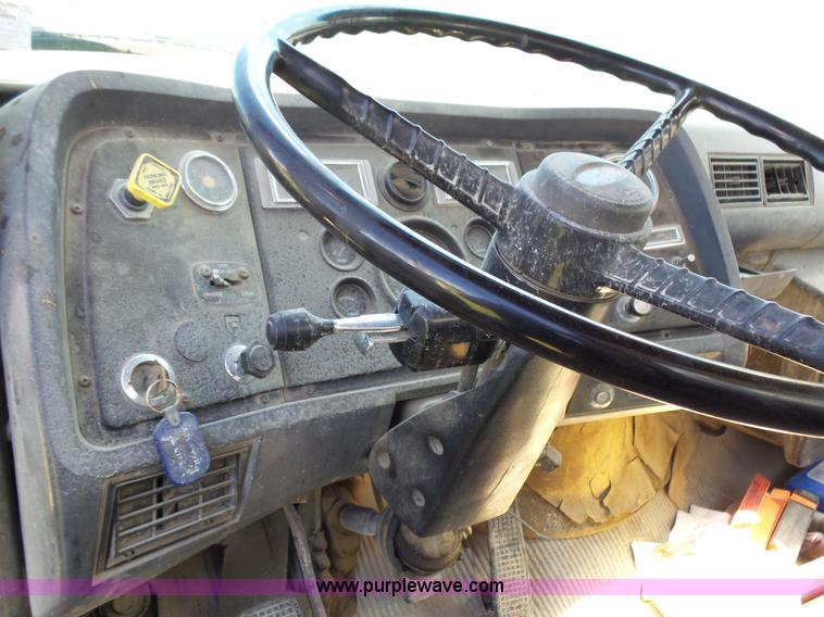 image for item L2024 1994 Ford LT8000 mixer truck