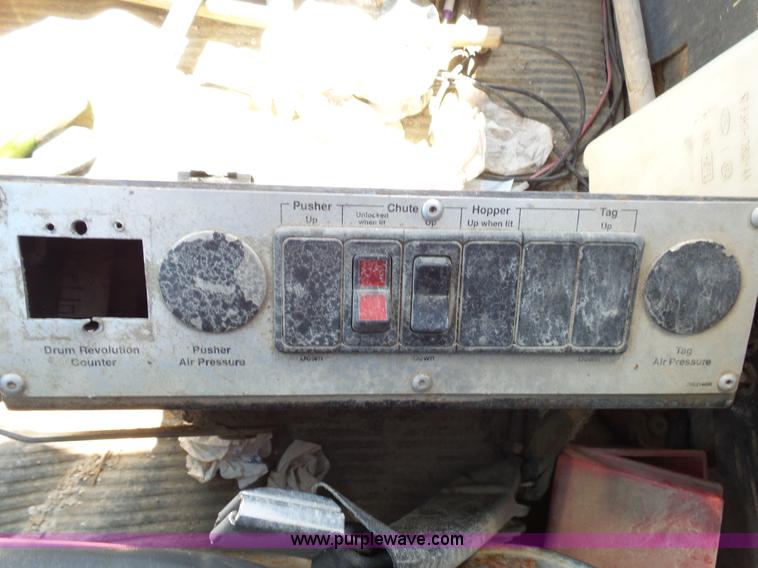 image for item L2024 1994 Ford LT8000 mixer truck