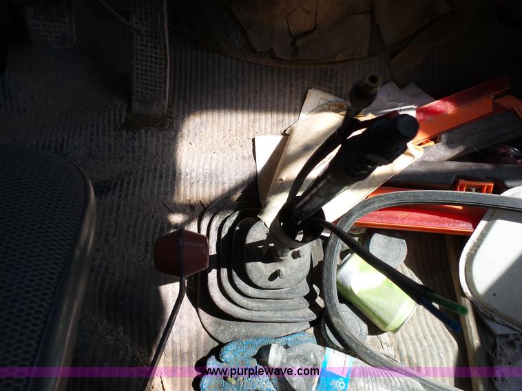 image for item L2024 1994 Ford LT8000 mixer truck