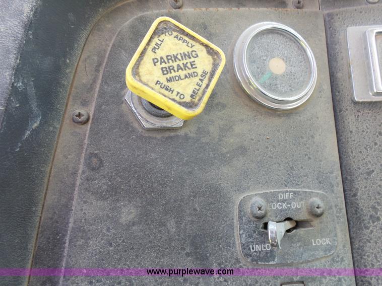 image for item L2024 1994 Ford LT8000 mixer truck