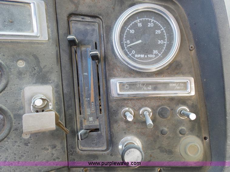 image for item L2024 1994 Ford LT8000 mixer truck