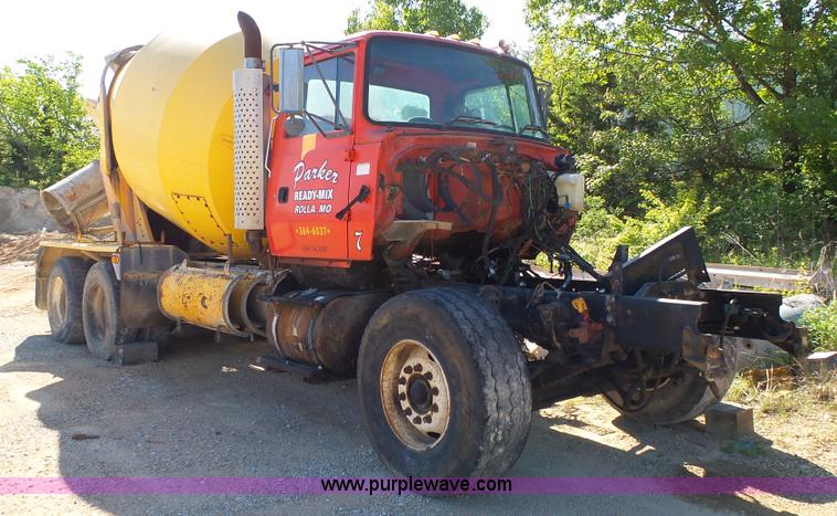 image for item L2026 1997 Ford LT8000 mixer truck