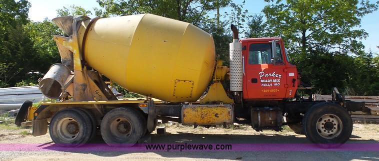 image for item L2026 1997 Ford LT8000 mixer truck