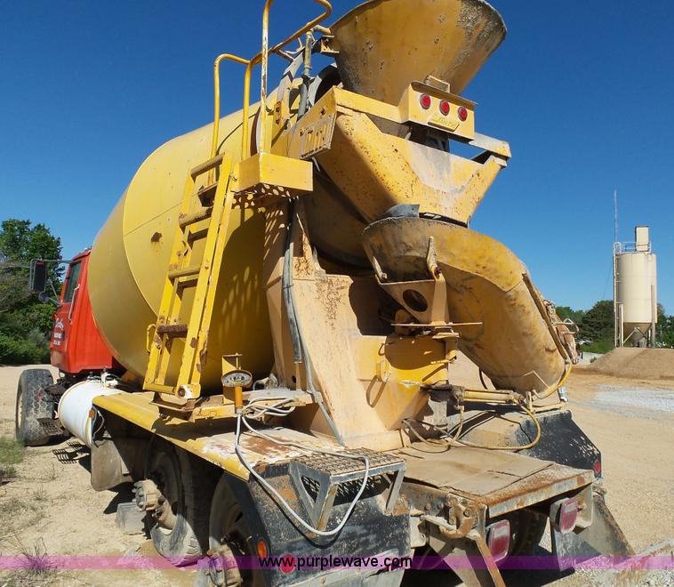 image for item L2026 1997 Ford LT8000 mixer truck