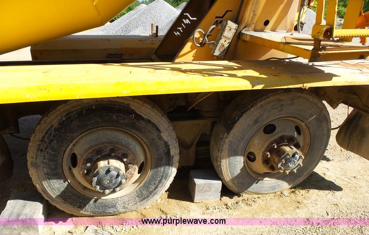 image for item L2026 1997 Ford LT8000 mixer truck