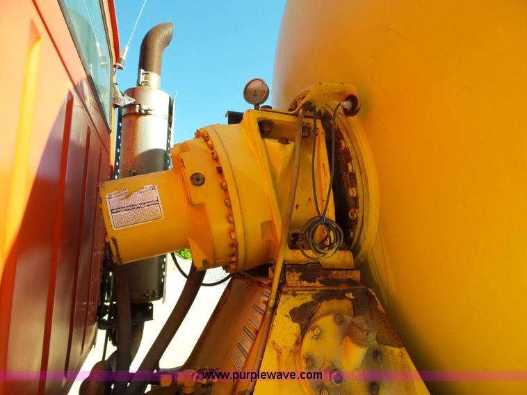 image for item L2026 1997 Ford LT8000 mixer truck