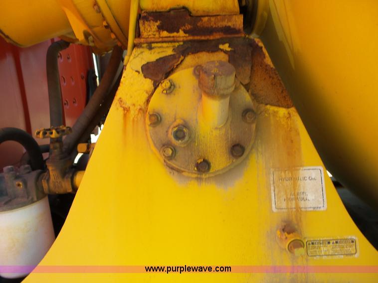 image for item L2026 1997 Ford LT8000 mixer truck