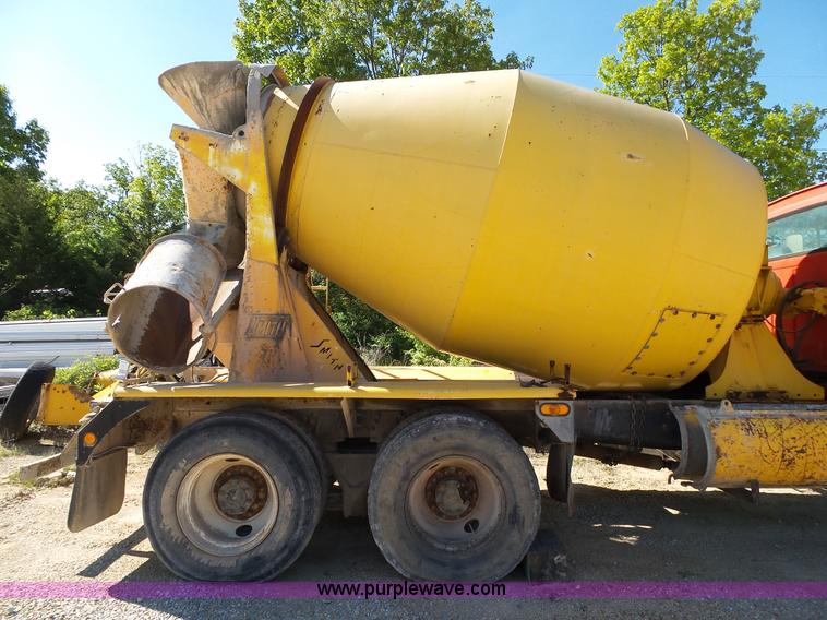 image for item L2026 1997 Ford LT8000 mixer truck
