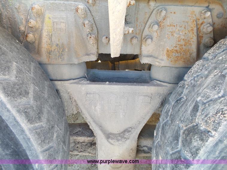 image for item L2026 1997 Ford LT8000 mixer truck