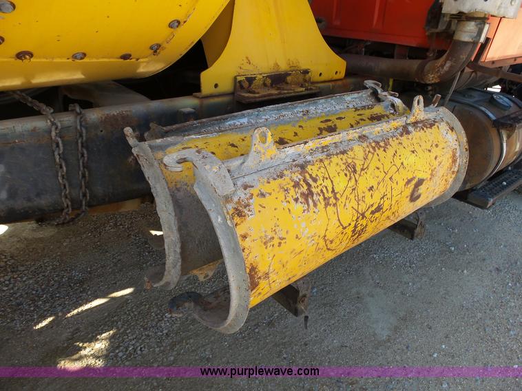 image for item L2026 1997 Ford LT8000 mixer truck