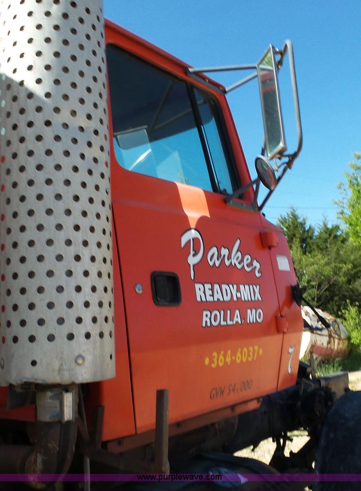 image for item L2026 1997 Ford LT8000 mixer truck