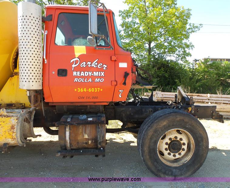 image for item L2026 1997 Ford LT8000 mixer truck