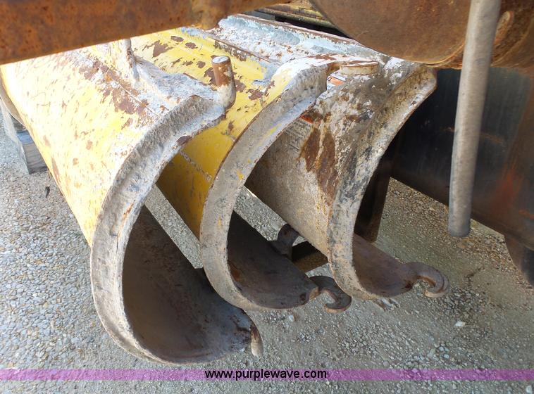 image for item L2026 1997 Ford LT8000 mixer truck