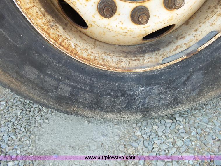 image for item L2026 1997 Ford LT8000 mixer truck