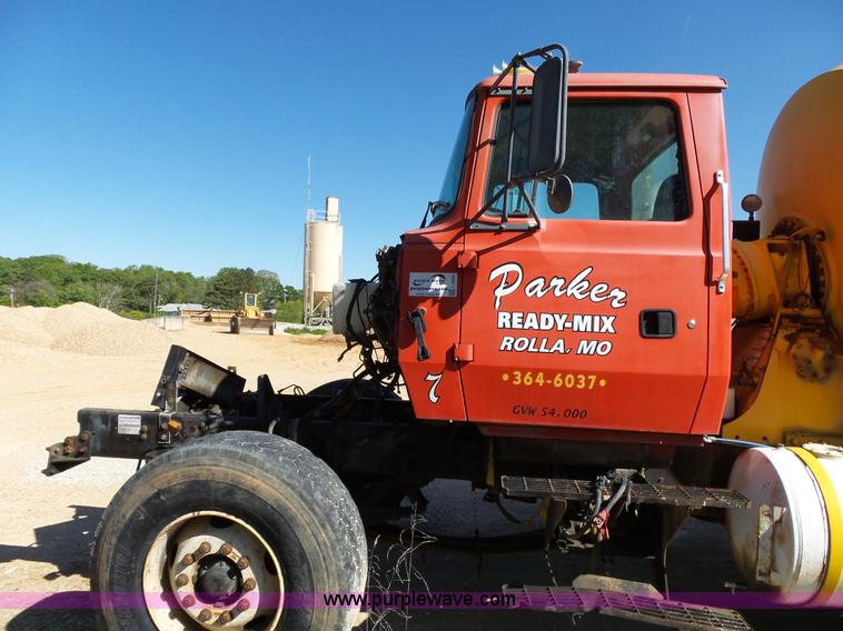 image for item L2026 1997 Ford LT8000 mixer truck